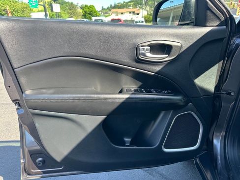 Used 2020 Jeep Compass Latitude image 8