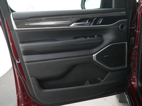 Used 2022 Jeep Wagoneer Series III w/ Convenience Group I AWD/4WD image 21