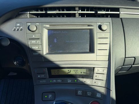 Used 2015 Toyota Prius Two image 12