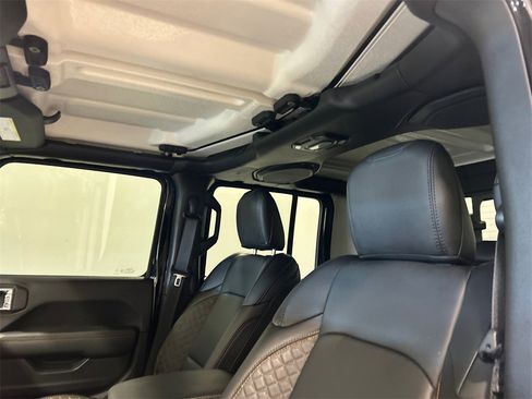 Used 2023 Jeep Gladiator Overland image 29