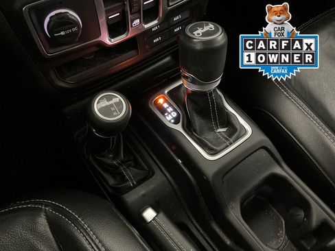 Used 2018 Jeep Wrangler Unlimited Sahara image 28