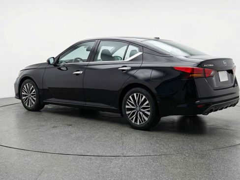 Used 2025 Nissan Altima 2.5 SV image 6