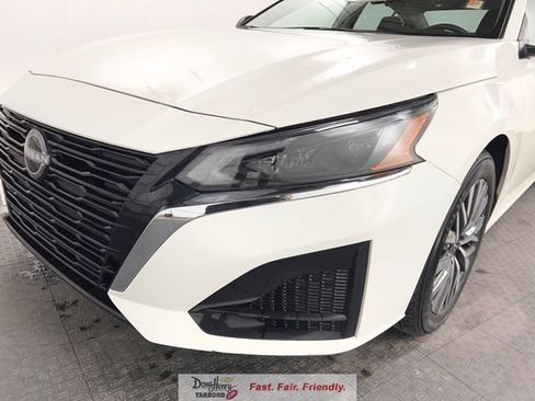 Used 2025 Nissan Altima 2.5 SV FWD image 12