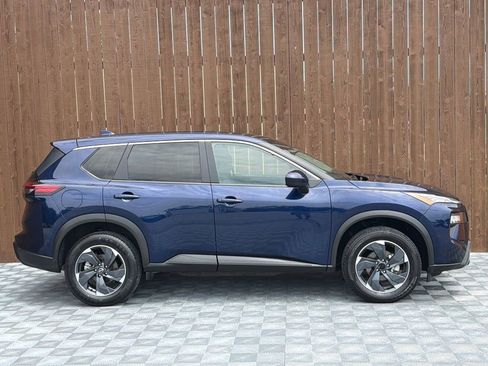Used 2024 Nissan Rogue SV AWD/4WD image 12