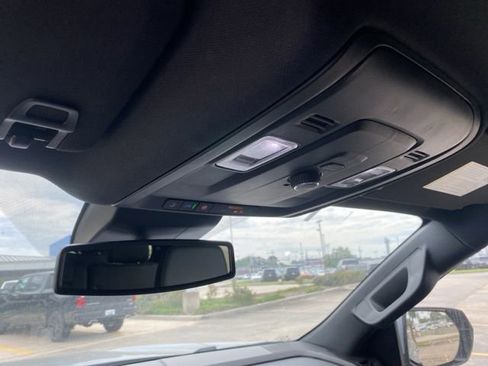 Used 2025 Chevrolet Suburban Z71 image 28