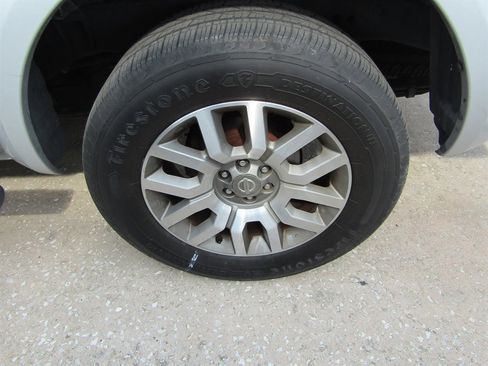 Used 2012 Nissan Frontier SL w/ Moonroof Pkg image 15