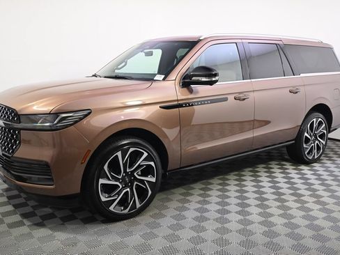 New 2026 Lincoln Navigator L Black Label AWD/4WD image 2