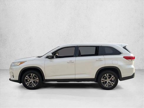 Certified 2019 Toyota Highlander LE FWD image 8