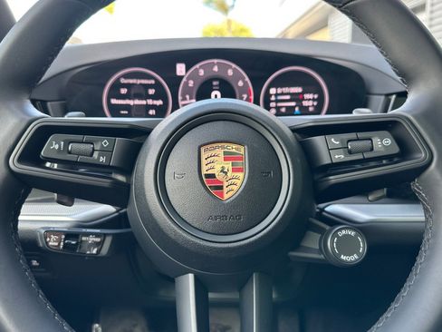 Used 2025 Porsche Cayenne image 24