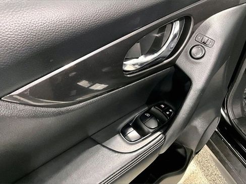 Used 2020 Nissan Rogue SL image 37