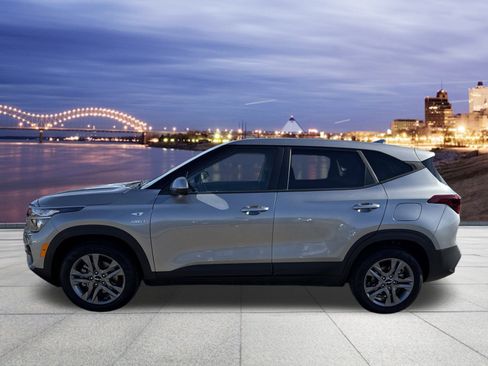 Used 2023 Kia Seltos LX image 2