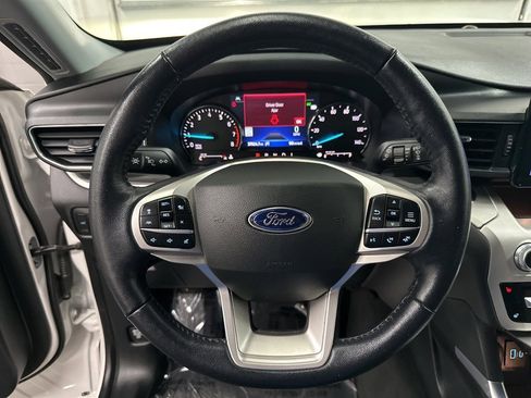 Used 2022 Ford Explorer XLT w/ Equipment Group 202A image 14