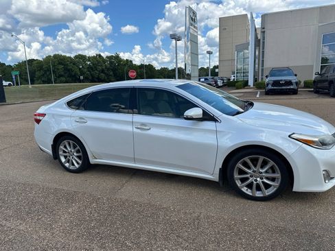 Used 2013 Toyota Avalon XLE Touring FWD image 4