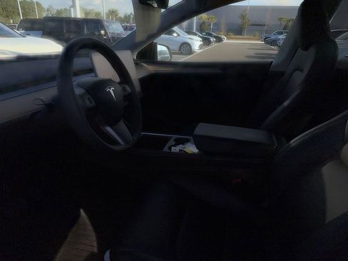 Used 2024 Tesla Model Y Long Range image 6