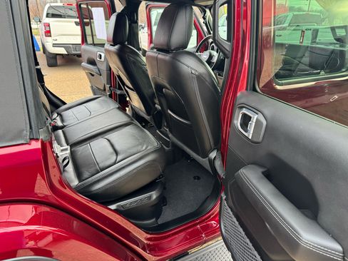 Used 2022 Jeep Wrangler Unlimited Sahara w/ Cold Weather Group image 39