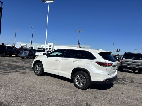 Used 2016 Toyota Highlander Plus AWD/4WD image 3