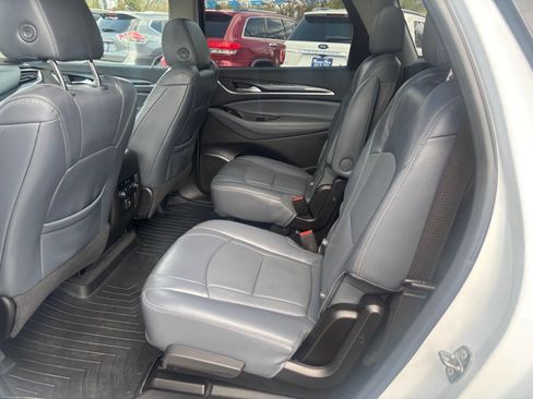 Used 2019 Buick Enclave Essence AWD/4WD image 10