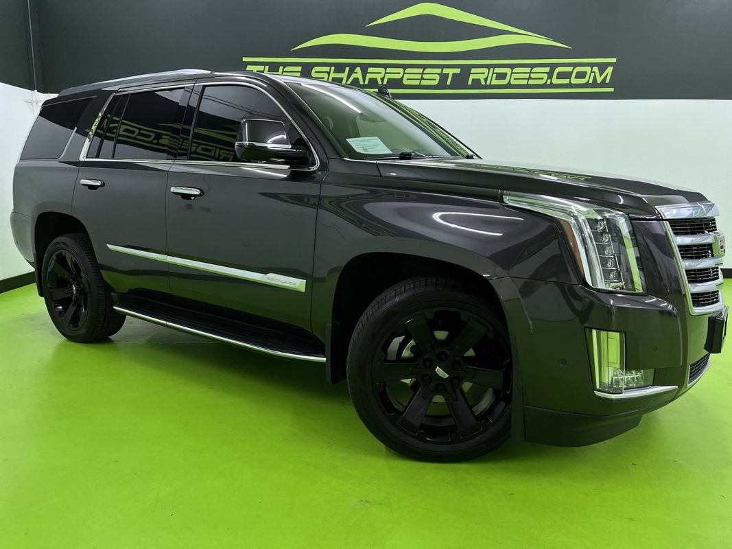 Used 2018 Cadillac Escalade Luxury AWD/4WD image 1