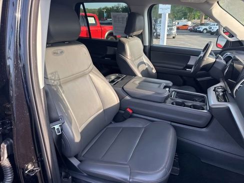 Used 2025 Ford Expedition Active AWD/4WD image 11
