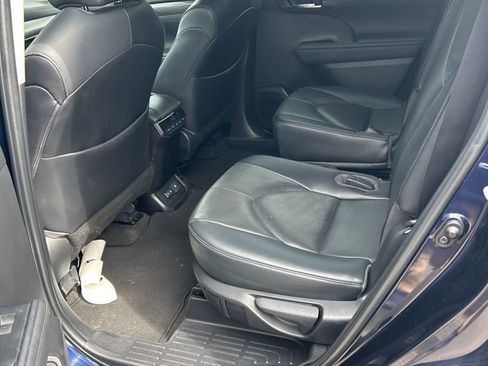 Used 2023 Toyota Highlander Limited image 8