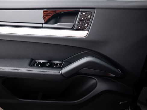 Certified 2026 Porsche Cayenne Coupe image 18