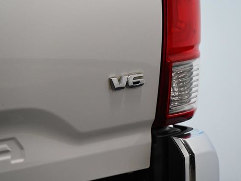 Used 2016 Toyota Tacoma TRD Off-Road w/ Towing Package AWD/4WD image 18