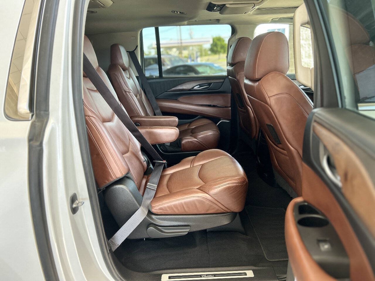 Used 2017 Cadillac Escalade ESV Luxury AWD/4WD image 51