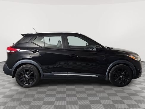Used 2020 Nissan Kicks SR w/ SR Premium Package FWD image 9