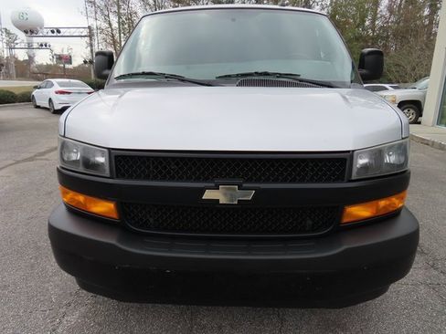 Used 2018 Chevrolet Express 2500 w/ Driver Convenience Package image 9