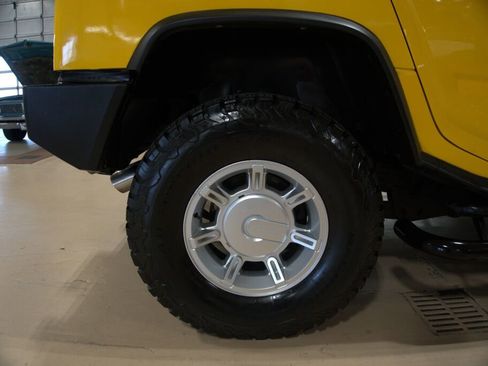 Used 2003 HUMMER H2 w/ Preferred Equipment Group image 33