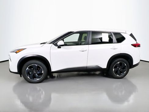 Used 2024 Nissan Rogue SV image 9