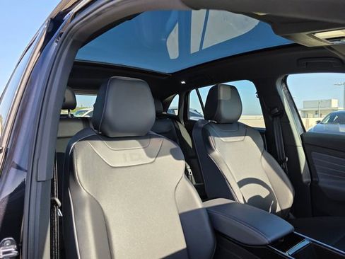 Used 2023 Volkswagen ID.4 Pro S AWD/4WD image 11