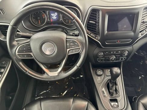Used 2019 Jeep Cherokee Latitude Plus AWD/4WD image 28