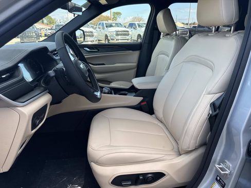 New 2025 Jeep Grand Cherokee L Limited image 8