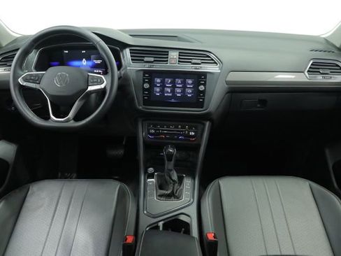 Certified 2022 Volkswagen Tiguan SE image 11