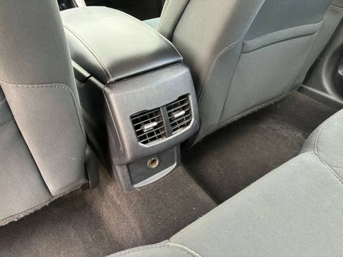 Used 2019 Ford Fusion SE FWD image 20
