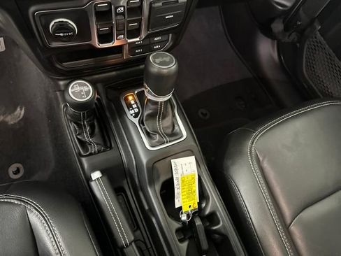 Used 2023 Jeep Wrangler Unlimited Sahara image 20