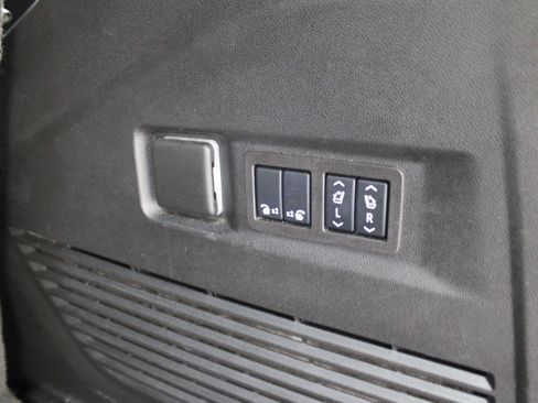 Used 2024 GMC Yukon Denali image 31