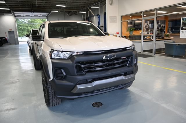 Used 2026 Chevrolet Colorado Trail Boss AWD/4WD image 3