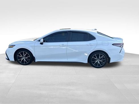 Used 2023 Toyota Camry SE w/ Cold Weather Package FWD image 2