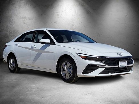 New 2025 Hyundai Elantra SE image 2