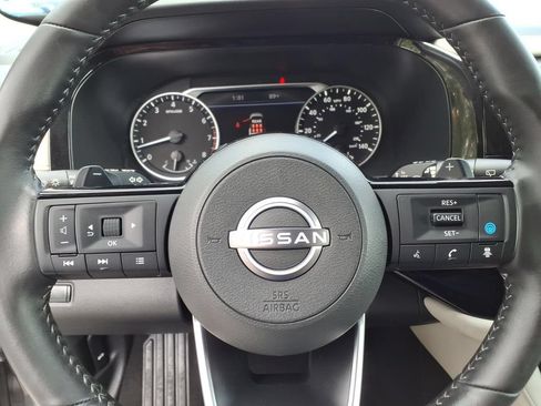 Used 2025 Nissan Pathfinder SL FWD image 31