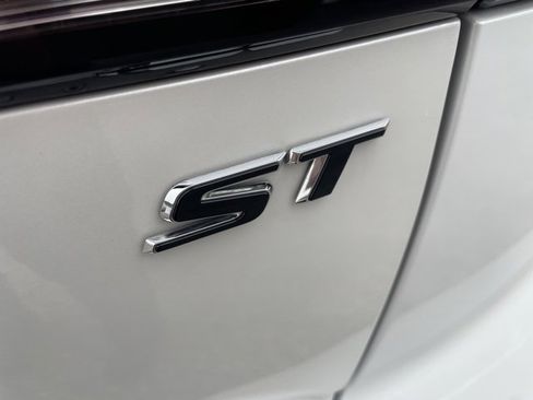 Used 2023 Buick Envision Essence w/ Sport Touring Package image 41