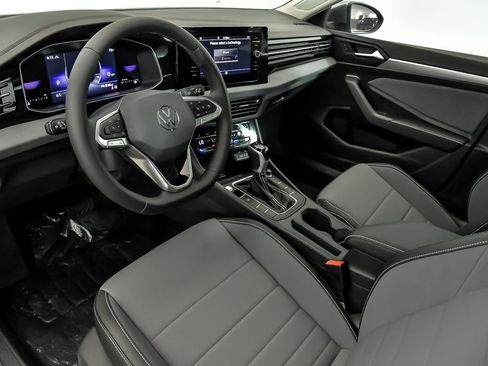 New 2026 Volkswagen Jetta SE FWD image 6