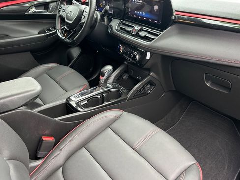 Used 2025 Chevrolet TrailBlazer RS w/ Driver Confidence Package image 16