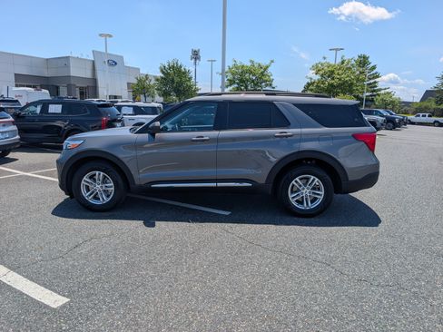 Certified 2023 Ford Explorer XLT AWD/4WD image 6