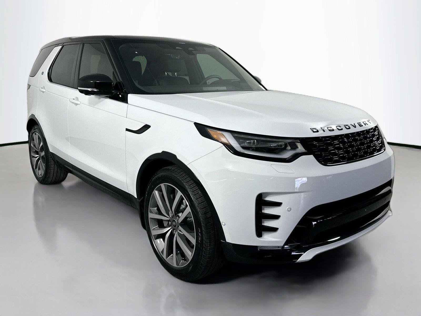 Certified 2025 Land Rover Discovery Dynamic SE AWD/4WD image 3