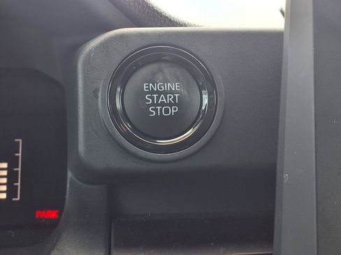 Used 2025 Toyota Tacoma SR5 AWD/4WD image 11
