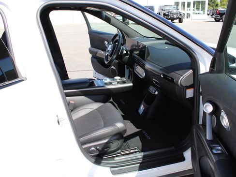 Used 2023 Genesis GV60 Advanced AWD/4WD image 17