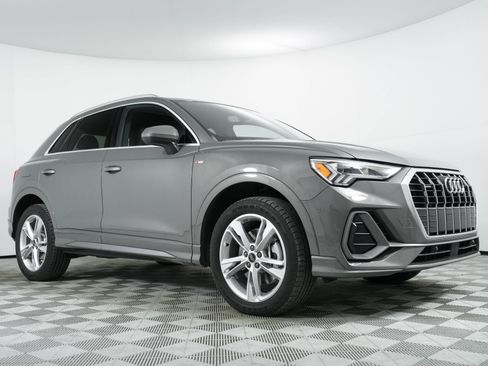 Certified 2024 Audi Q3 2.0T Premium image 1